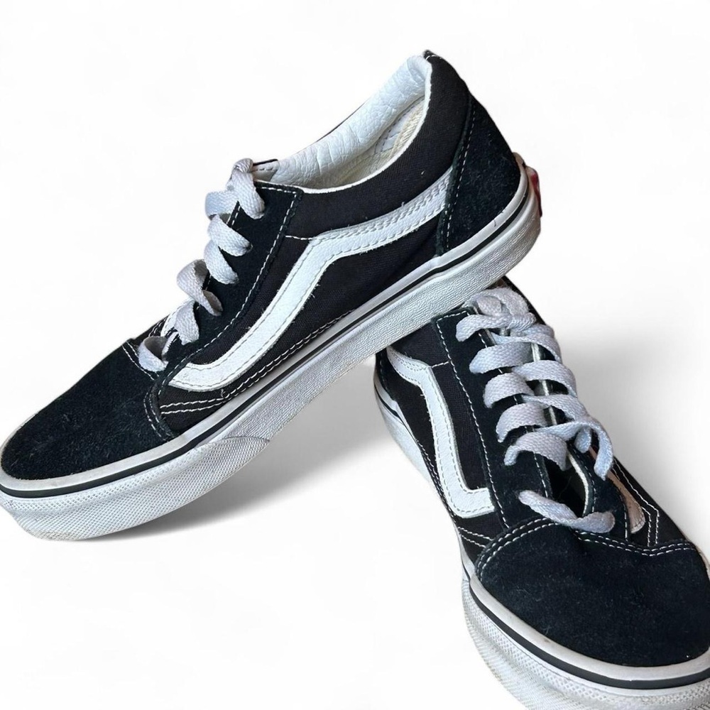 Kids- Black and White Vans Old Skool Shoes/ size 3